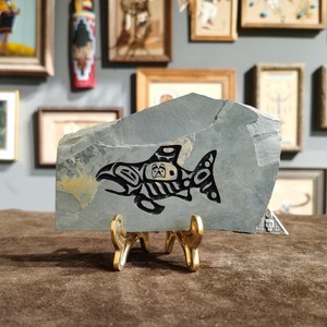 1996印第安海达部落原住民手工雕刻鲨鱼图腾收藏装饰石灰岩画摆件