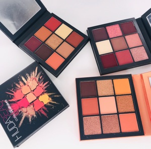 002人付款淘宝huda beauty眼线18色沙漠玫瑰nude眼影盘ins超火闪珠