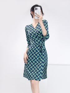 LT DVF裹身裙夏季新款V领显瘦长裙气质格子几何印花一片式连衣裙