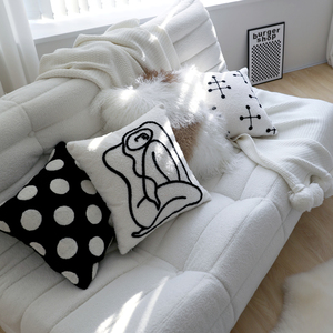 装典美家ZOODII睡美人刺绣INS风设计师沙发抱枕腰枕客厅抽象靠垫