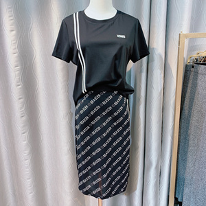 朗姿丽夏 时尚休闲套装裙 圆领黑色T恤  字母铅笔裙 时髦洋气活力