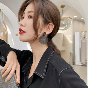 ln黑色圈圈耳环女气质耳饰中式风复古感网红暗黑系酷帅性冷淡