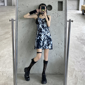 暗黑系蹦迪甜辣妹吊带连衣裙子夏季酷飒风格女孩穿搭痞帅女装炸街