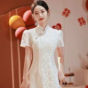白色旗袍晚礼服女夏季轻奢小众高端主持人订婚中式连衣裙宴会气质
