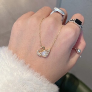 特价就几条了~0304韩国925纯银mini小天鹅细节精致白贝母锁骨项链