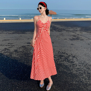 法式红色条纹吊带连衣裙女夏季多巴胺泰国三亚海边度假沙滩长裙子