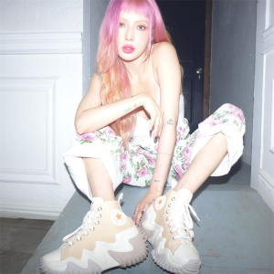 泫雅同款匡威鞋