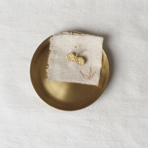 h日本同款手工感黄铜小蝴蝶胸针minaperhonen皆川明风格