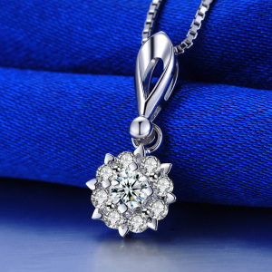 项链环镶太阳花镂空 18k白金真莫桑石吊坠女网红轻奢简约30分钻石