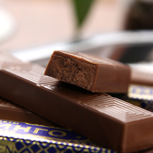 俄罗斯巧克力条便携装网红零食牛奶味条状儿童巧克力糖果婚庆喜糖