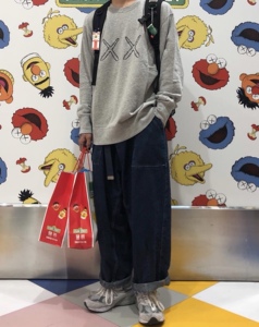 优衣库x kaws x芝麻街联名第二弹春秋款连帽卫衣 情侣长