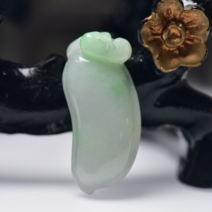 玉工厂天然翡翠玉石福瓜吊坠俏色玉雕福瓜女士项链吊坠a货玉器