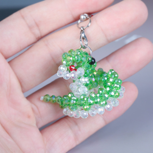 手工串珠饰品钥匙成人生肖吊饰珠子编织制作水晶动物蛇挂件成品