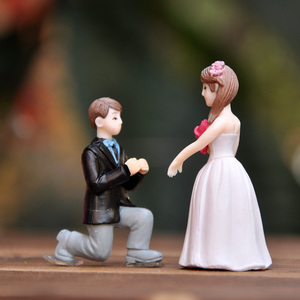 新品求婚新郎新娘人偶摆件婚庆用品带戒指场景情侣景观蛋糕装饰品