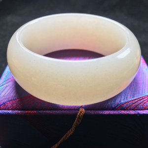 内蒙古佘太翠佘太玉奖品宽轮胎手镯塞外羊脂白细腻天然玉手镯