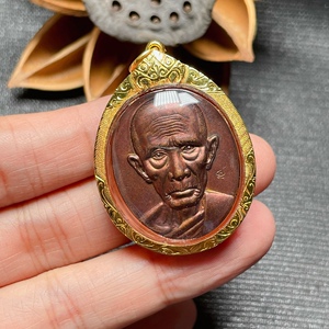 002人付款淘宝龙婆瑞 自身 2554年 僧衣版 金壳带