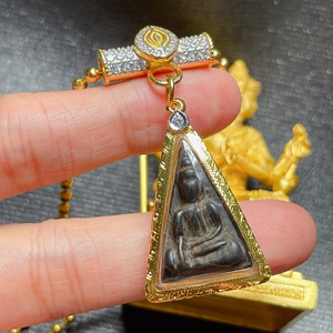 佛牌泰国真品龙婆卡贤 2527 女王佛 南帕亚 金壳带卡