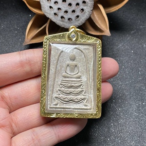 泰国佛牌龙婆培 崇迪 狮子座 自身 2515年 镀金银壳带卡原创设计