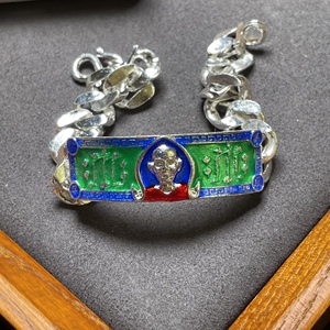 吴锦溪 手链 金属材质 佩戴 吊坠 泰国