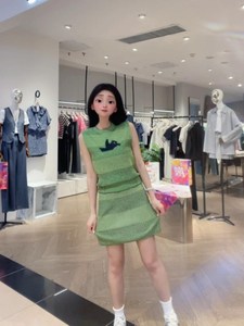 韩版无袖背心上衣搭配高腰轻奢显瘦条纹半身短裙夏季新款2024女装