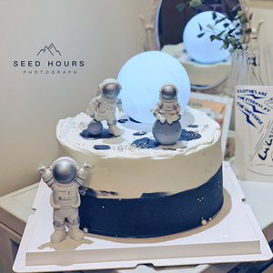 宇航员生日蛋糕装饰摆件网红太空人发光月球灯烘焙装扮月亮插件