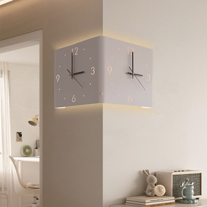 新款客厅贴壁钟创意弧形角时钟两面转角时钟弧形双面静音挂钟装饰