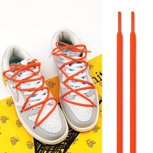 耐克橙色运动鞋