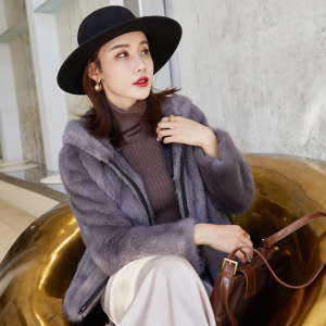 2020新短款貂皮大衣女韩版修身浅豆沙色连帽整貂水貂皮草外套裘皮