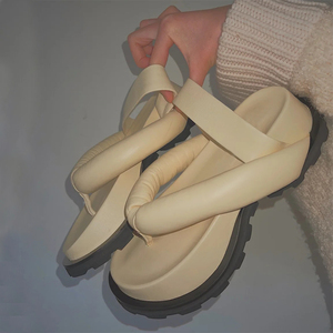 网红凉拖女2021春季新款蠢萌奶油面包夹脚忍者凉拖网红夹趾单鞋潮