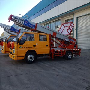 山东云梯搬运上料机楼房装修上料车32米高空作业车