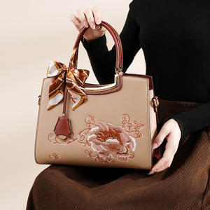 新中式国风刺绣母亲节礼物包包大气轻奢妈妈包中年女包斜挎手提包