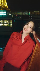 杨紫同款慵懒设计感进口高支棉衬衣女立体花朵红色衬衫内搭上衣女