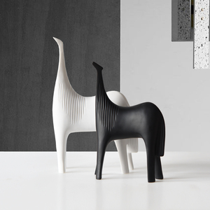 现代极简风轻奢黑白抽象马动物书柜酒柜客厅样板房间软装饰品摆件