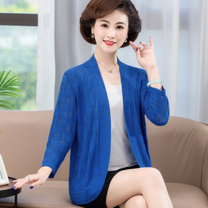 中年妈妈夏装冰丝针织开衫洋气短款外套中老年女春秋薄款外搭披肩