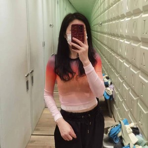 香港专柜 izzue 24春夏女款时尚性感渐变色字母长袖T恤2103