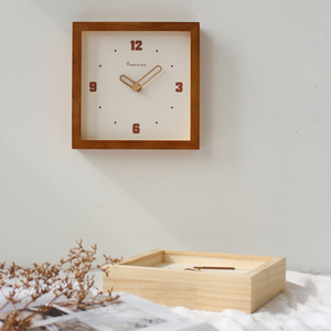 北欧实木质正方形静音挂钟客厅家用原木时尚座钟餐厅创意装饰摆件