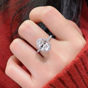 3克拉大钻戒鸽子蛋戒指女纯银椭圆钻人工钻石锆石求婚围镶超闪 假