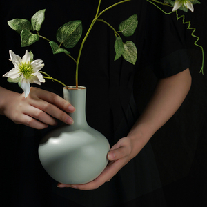 汝窑瓷器复古小花瓶摆件景德镇陶瓷中式客厅茶台插花天球瓶冰裂釉