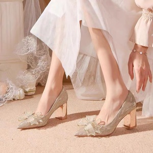 粗跟婚鞋女香槟色尖头蝴蝶结水晶鞋婚纱秀禾两穿配礼服新娘高跟鞋