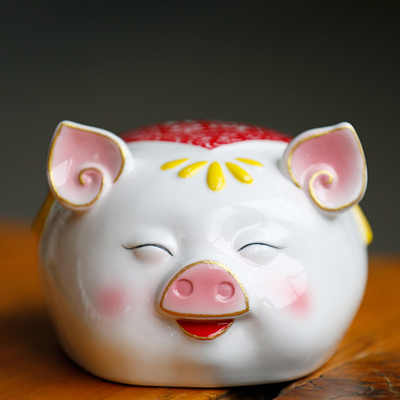 猪年吉祥物摆件陶瓷招财小猪客厅新年装饰品可爱创意家居桌面摆设