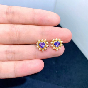 心形坦桑石耳钉