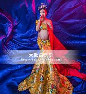 中式复古黄龙袍古装秀禾孕妇写真服装大肚照拍照影楼摄影礼服出租