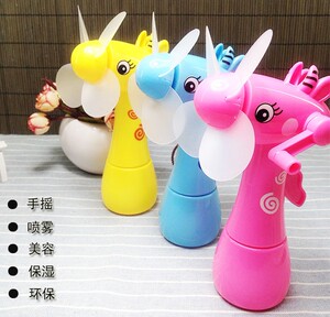 手摇迷你小风扇手动喷水喷雾手持便携式卡通儿童降温学生加湿静音