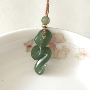 和田玉天然十二生肖蛇湖水绿晴水冰底细料青海青玉吊坠挂件
