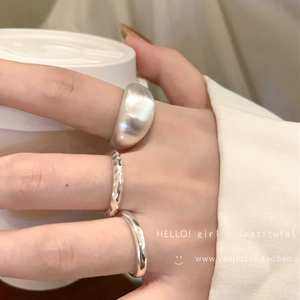 精致银色拉丝素圈戒指女小众设计高级感不掉色指环开口波浪食指戒