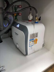美的华小厨宝储水式厨房电热水器8l家用洗碗小型热水宝10升即热15
