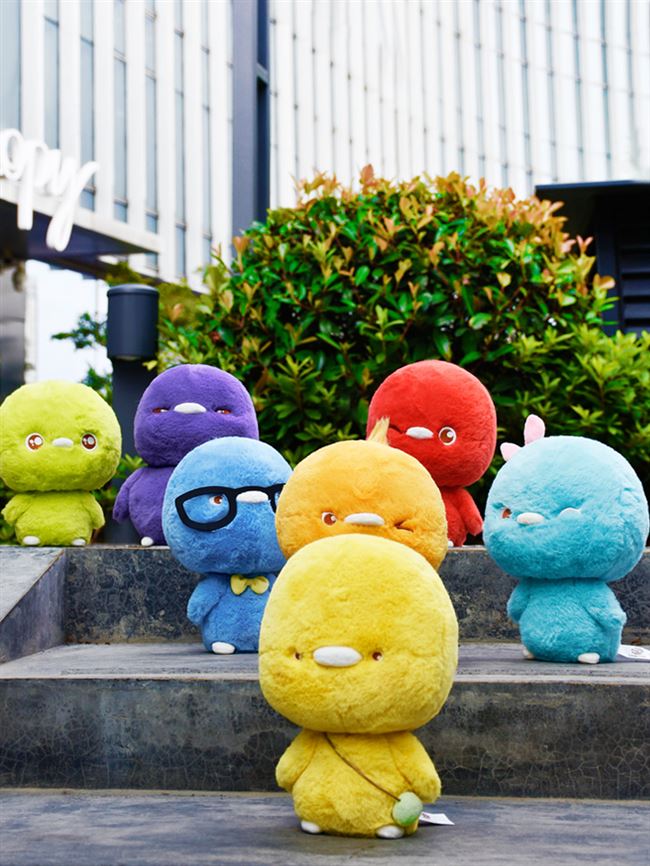 新小鸡彩虹新款毛绒玩具公仔23cm小号萌娃娃不掉毛玩偶可爱睡觉抱