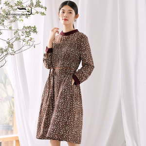 依伽依佳2021秋季新款文艺小清新优雅碎花长袖连衣裙女yeyql019