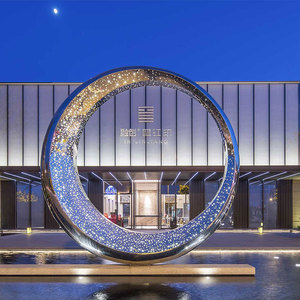 镜面不锈钢圆环雕塑定制镂空发光月亮水池景观售楼部金属装饰摆件