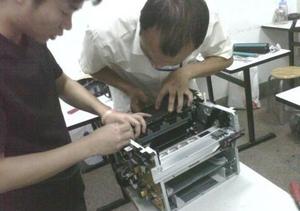 上海sony投影机维修站点 索尼EX570投影机偏色 竖条 投影模糊维修